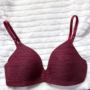 VICTORIA’S SECRET Red Wireless Bra